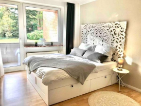 Cozy Apartment near Maschsee, balcony, gardenview
